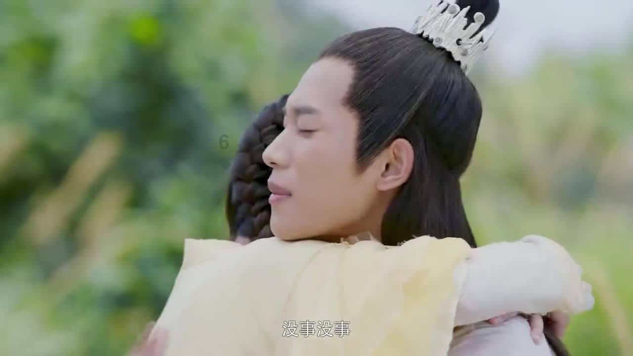 我喜欢一个人，经常和她对视，但他回我信息的时候总不是秒回，有时候隔很久才回，他到底喜不喜欢我？游戏画面