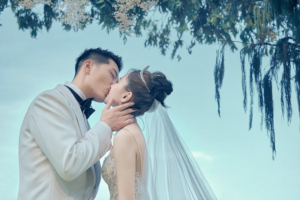长时间看屏幕对眼睛的危害，如何保护视力，专家的有效建议