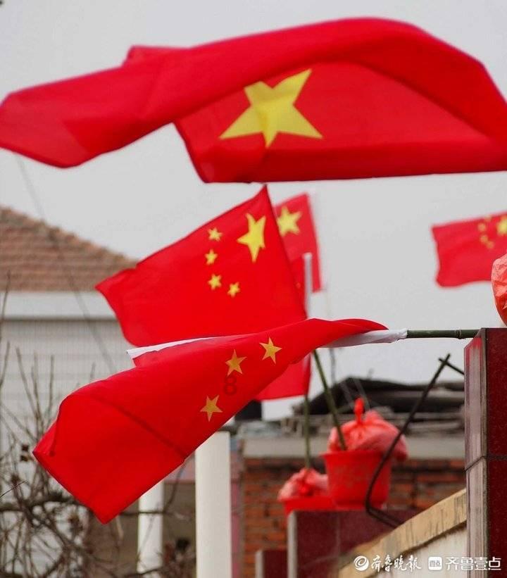 谁令骑马客京华和谁都不爱的谁意思相不相同？游戏画面
