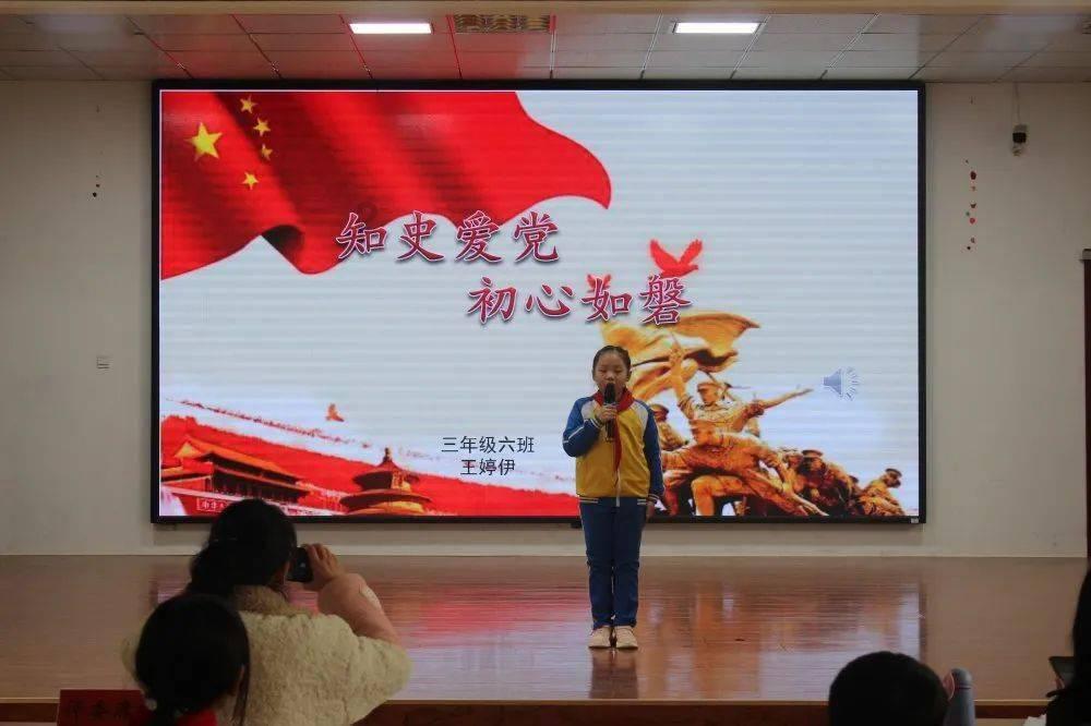 逃离废墟镇