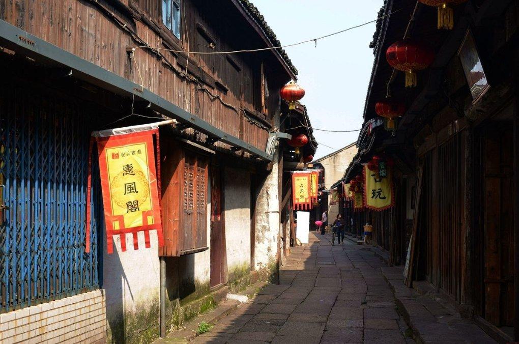 废弃洞穴逃生
