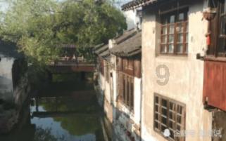 吴艳妮不仅在赛场上用出色表现吸引观众，在赛场外展示其个性魅力
