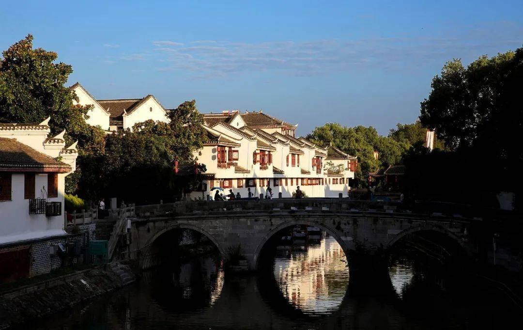 古代1位很牛的皇帝，留下2把刀剑，1把卖4830万，1把成历史悬案