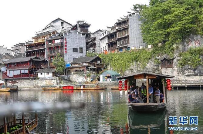 小长颈鹿逃离