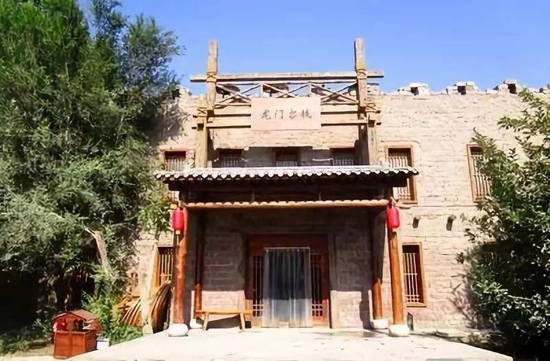 男篮后卫一哥正式开启直播捞金,现场跳舞引争议,退役进入倒计时