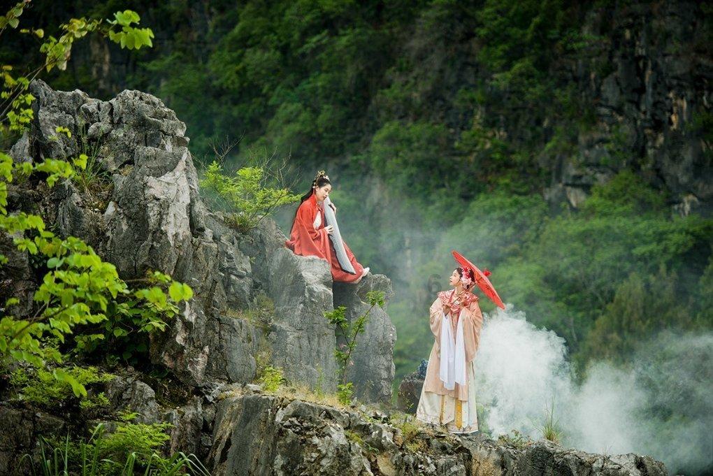男子潜入小区放爆炸物保安被炸伤，温州警方：嫌疑人与住户有纠纷